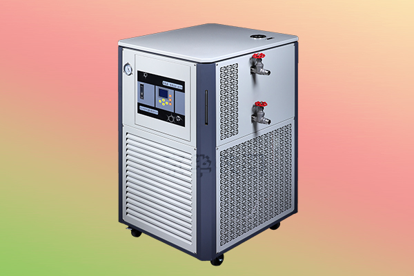 大型冷熱一體機是如何實現(xiàn)壓力調節(jié)